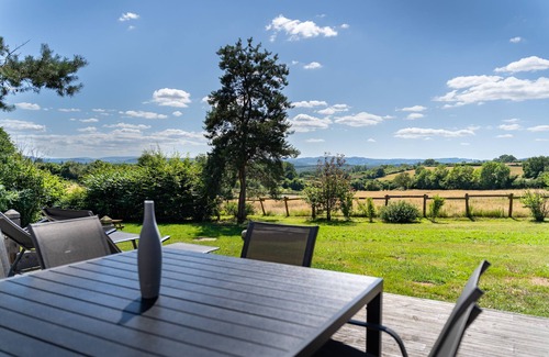 Brazey-en-Morvan Chalet De Esquí | Lodge Erable SPA Panoramic sauna view of the Morvan mountains peaceful setting