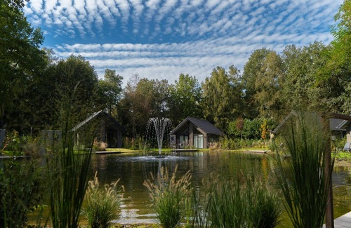 Oirschot Chalet De Esquí | Lodge in Brabant With Cozy Covered Terrace