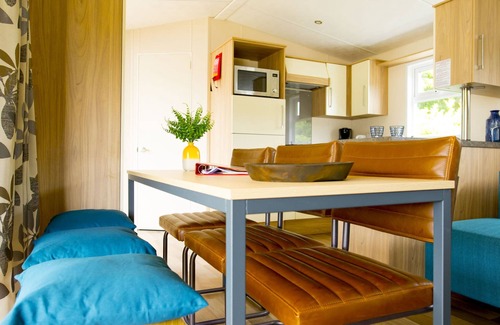 Udenhout Chalet De Esquí | Chalet With a Terrace in a Beautiful Setting