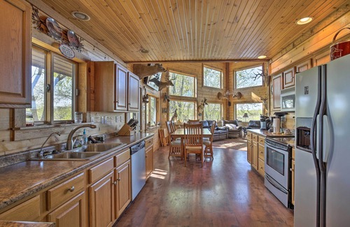 Wakenda Cabina | ¡NUEVO! Lodge en 240 Acres w / Deck, Grill & Fire Pit!
