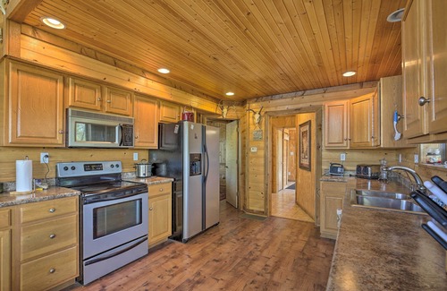Wakenda Cabina | ¡NUEVO! Lodge en 240 Acres w / Deck, Grill & Fire Pit!
