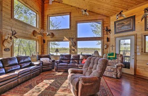 Wakenda Casa | Lodge on 240 Acres with Deck, Grill and Fire Pit!
