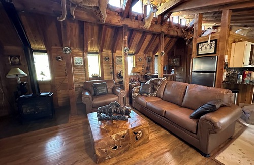 Elbert Cabina | Lodge on equestrian ranch ..hot tub and high speed fiber optic !