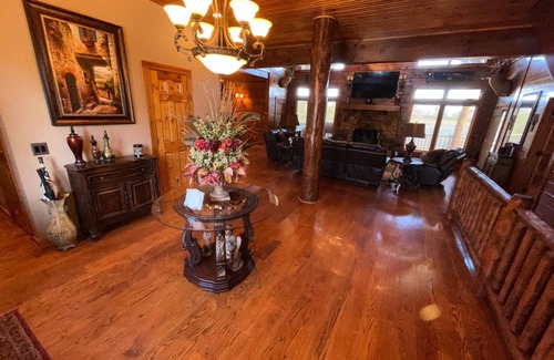 Crenshaw County Cabina | Lodge on The Lake