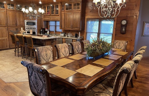 Crenshaw County Cabina | Lodge on The Lake