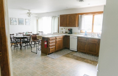 Erma Cabina | Lodge on top of Behr Brewing. Close to Cape May and Wildwood