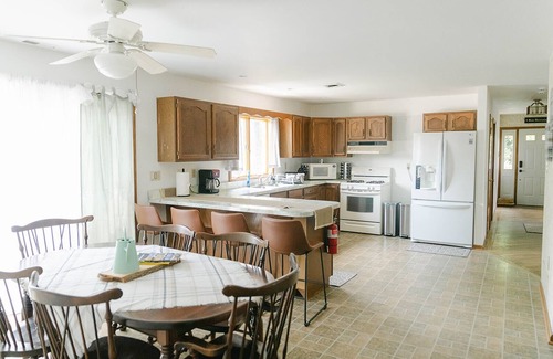 Erma Cabina | Lodge on top of Behr Brewing. Close to Cape May and Wildwood