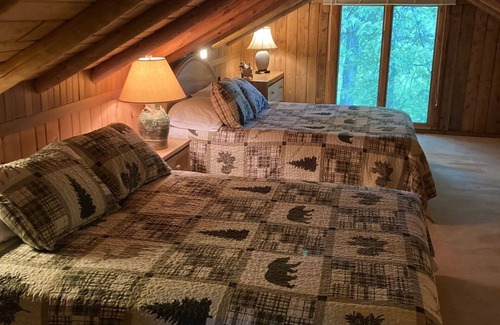 Williamsburg Cabina | Log Lodge hermoso y tranquilo cerca de Traverse City