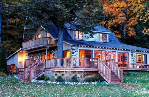 Suttons Bay Casa | Caboose Royale- West Bay -Suttons Bay-Main House & Caboose