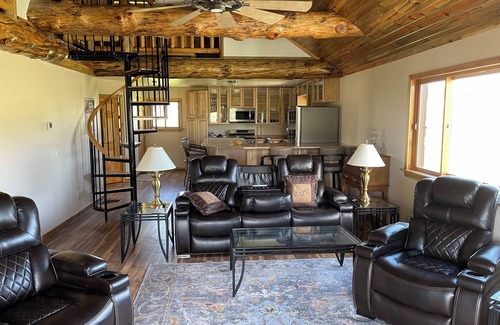 Deadwood Casa | Lodge style home with views of Centennial Valley close to Deadwood.