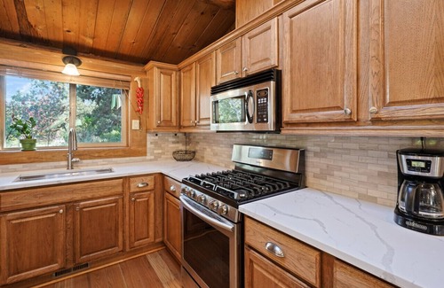 Mountain View Casa | Lodge Vibes in the City - Large Log Home