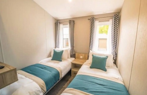 Woodhorn Cabina | Lodge with a Sea View and Private Parking, Full Bathroom and En Suite