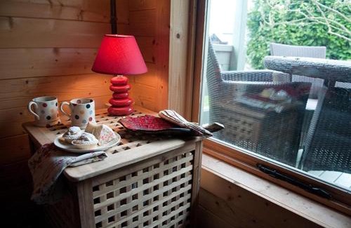 Talybont-on-Usk Casa | Lodge with HotTub-Garden-PetsOK-Bbq-MountainViews