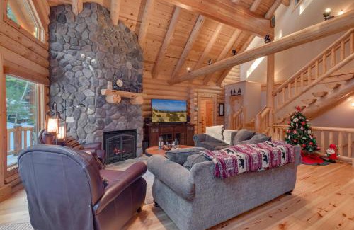 Truckee Casa | Lodgepole Retreat - A Gorgeous Classic 3BR Log Cabin with Private Hot Tub