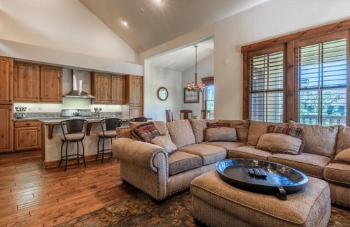Mammoth Lakes Casa | Lodges 1112 - 3 Bed townhome with Loft