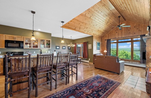 Rangeley Condominio | Lodges 13 - Modern condo with great views of Rangeley Lake