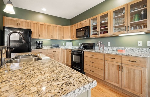 Rangeley Condominio | Lodges 13 - Modern condo with great views of Rangeley Lake