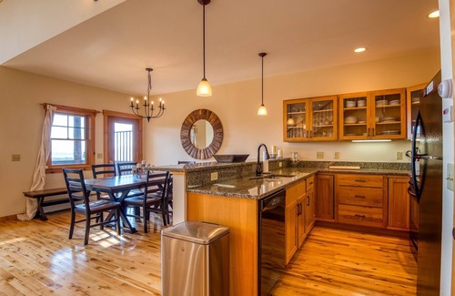 Rangeley Condominio | Lodges 14 - Beautiful condo with Rangeley Lake views!