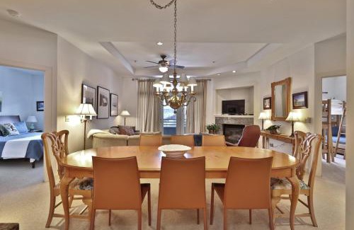 Central Vermont- Killington Casa | Lodges at Sunrise 3BR 3BA Luxury Ski On Ski Off Condo, Pool, Hot Tub, Gym, Sports Center