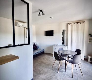 Saint-Jean-de-Fos Apartamento | Lodging Climatisé Au Milieu des Vignes