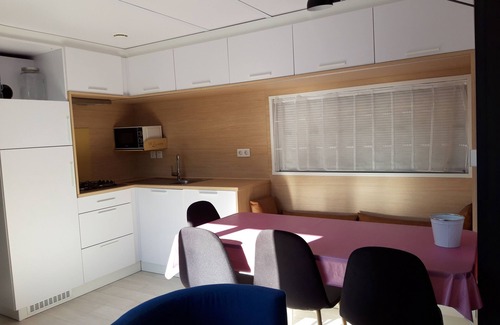 Damgan Cabaña | Lodging located 700m from the sea and 500m from the town center.