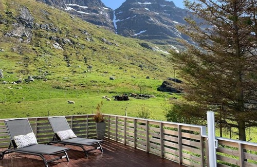 Flakstad Casa | Lofoten Fjord House - Mountain & Seaview