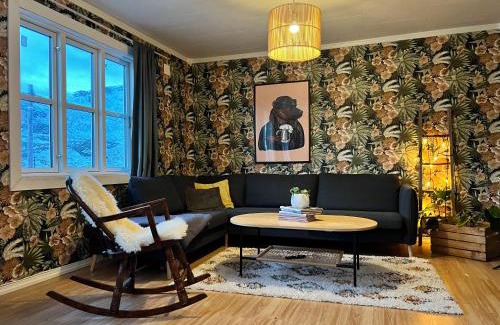 Flakstad Casa | Lofoten Fjord House - Mountain & Seaview