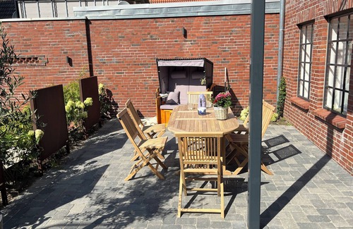 Friedrichstadt Apartamento | Loft 1 with large terrace and beach chair