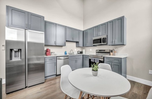 Cleveland Apartamento | Loft+2Bd+65"TV+8 Min from DT CLE