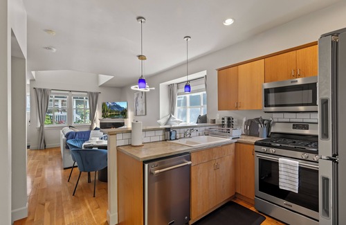 Squire Park Casa | LOFT 3b2b~Free parking!~Stadiums&DT 10mins