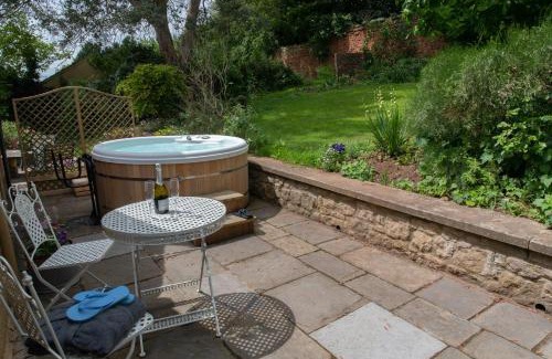 Belluton Apartamento | Loft Apartment nr Bath & Bristol with hot tub
