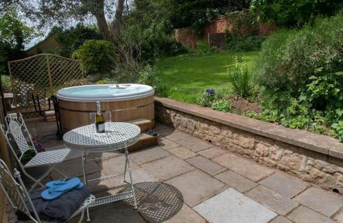 Belluton Apartamento | Loft Apartment nr Bath & Bristol with hot tub