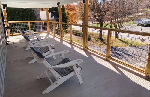 West Jefferson Cabina | Loft At Dew Drop - 2BR/1BA! Short walk to West Jefferson