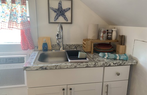 Cottage Line Apartamento | Loft at the Beach (1-Bedroom Apartment) - Pets Allowed by RedAwning