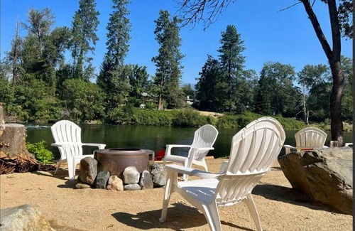 Grants Pass Cabina | Loft Cabin 2 - Rogue River Resort