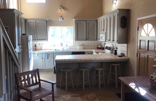 North Fork Casa | Loft Cabin con hermosa terraza cerca de Bass Lake