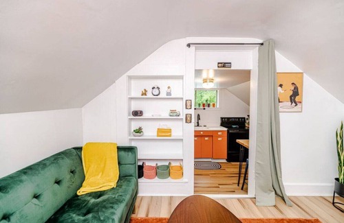 Southern Pines Casa | Loft Cottage on Ridge ? Short & Extended Stays?