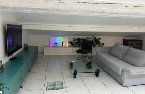 Antibes Old Town Apartamento | Loft Duplex Vieil Antibes