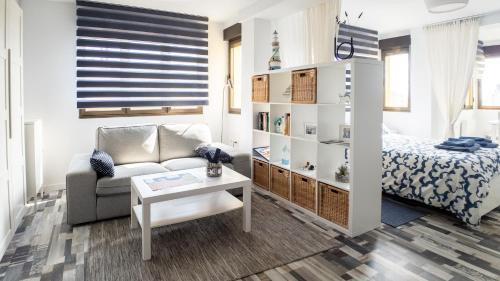 Cimadevilla Apartamento | Loft en Gijón - Cimavilla con vistas al cerro