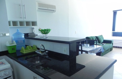 Prainha Apartamento | LOFT FRENTE a la playa. Piscina, sauna, conexión Wi-Fi / garaje, todo incluido.
