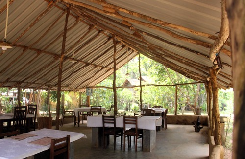 Habarana Cabina | Loft for 3 - Eagles Wing's Guest House