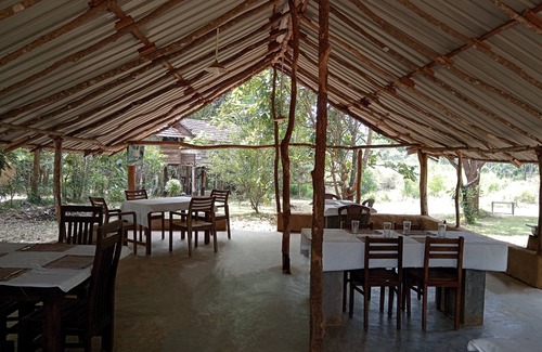 Habarana Cabina | Loft for 3 - Eagles Wing's Guest House