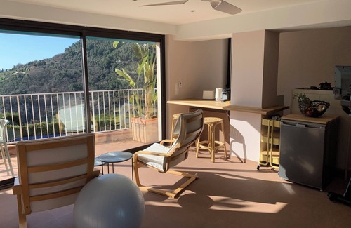 Saint-Jeannet Apartamento | loft in a provencal village with sauna spa fitness with view over the sea