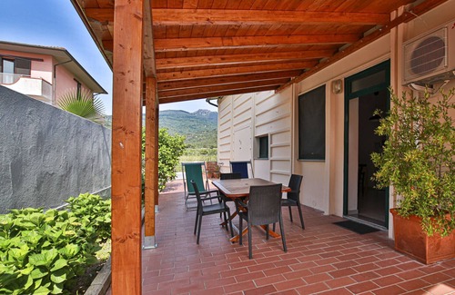 Marina di Campo Apartamento | Loft in Marina di Campo, two-room apartment in a residential area, with private outdoor area, bicycl
