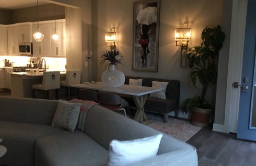 Downtown Des Moines Casa | Loft en el pintoresco East Village con una vista del horizonte del centro de la ciudad