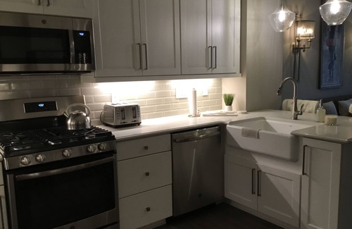 Downtown Des Moines Casa | Loft en el pintoresco East Village con una vista del horizonte del centro de la ciudad