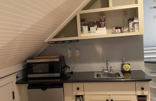 Mayhew Casa | Loft in the Trees, Resort style outdoor pool/hot tub, washer/dryer pet friendly