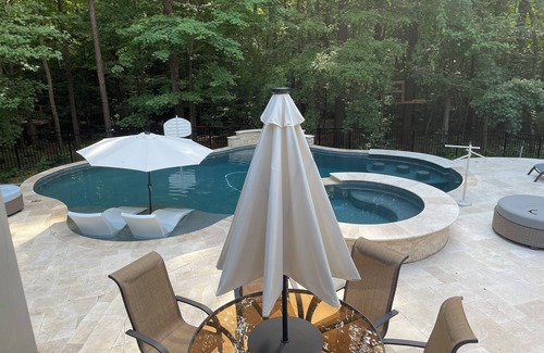 Mayhew Casa | Loft in the Trees, Resort style outdoor pool/hot tub, washer/dryer pet friendly