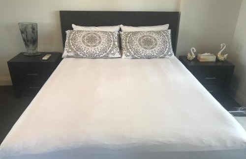 Lidcombe Apartamento | Loft of Accor Stadium - Pool, Sleeps 6, 3 BEDS 2 Baths - No PARTIES