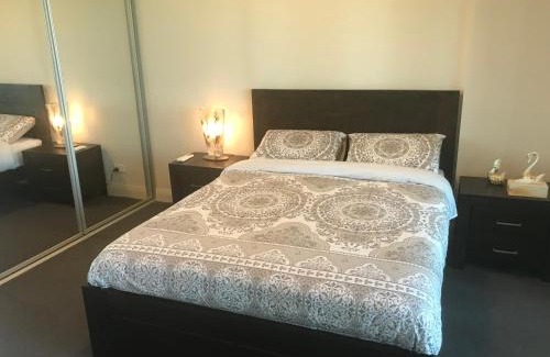 Lidcombe Apartamento | Loft of Accor Stadium - Pool, Sleeps 6, 3 BEDS 2 Baths - No PARTIES